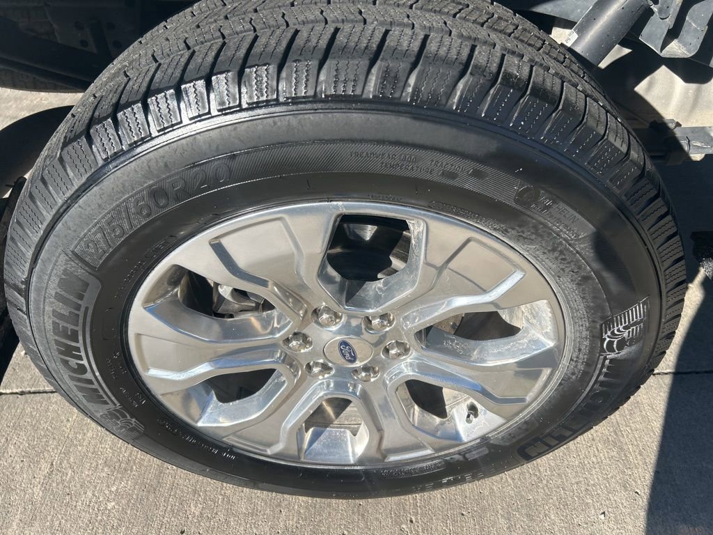 2022 Ford F-150 Platinum photo 19