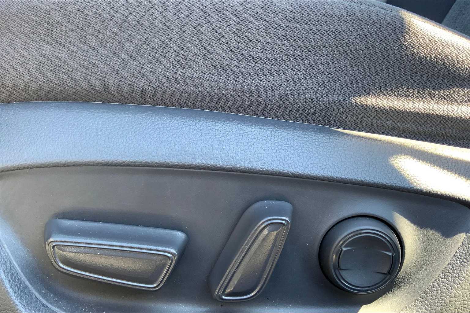 2019 Toyota Camry LE photo 31