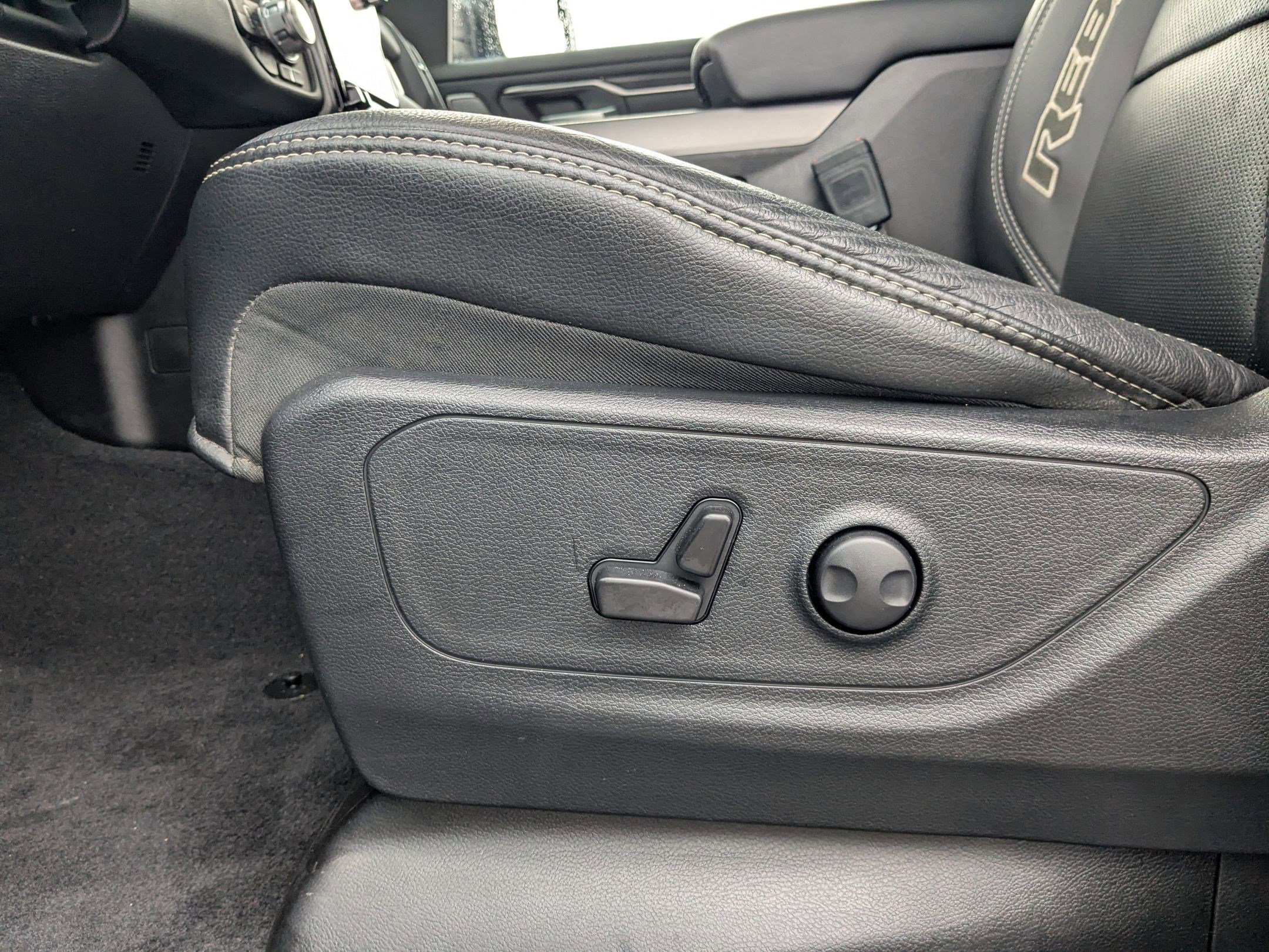 2025 Ram 1500 Rebel photo 27