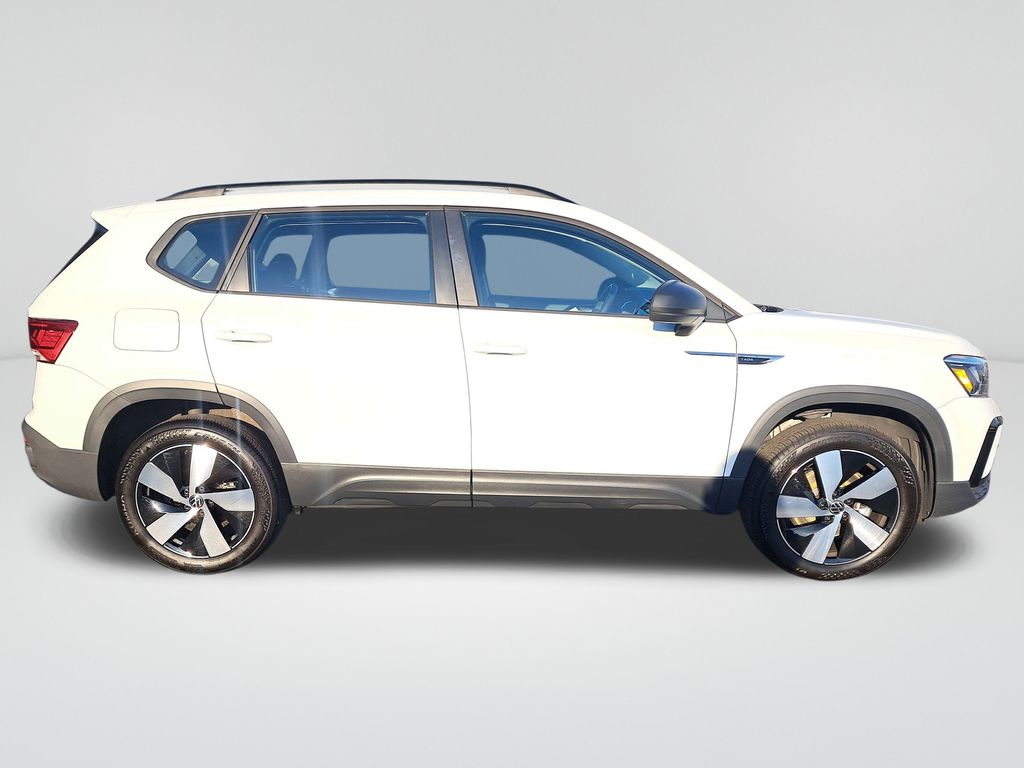 2024 Volkswagen Taos S photo 2