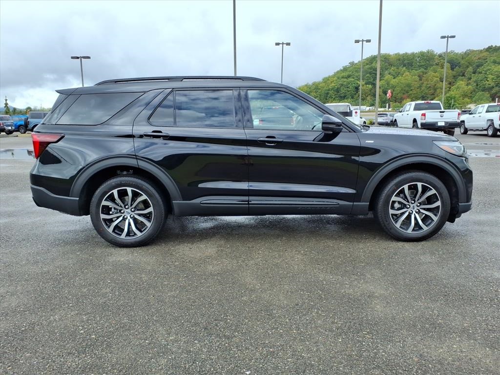 2025 Ford Explorer ST-Line photo 4