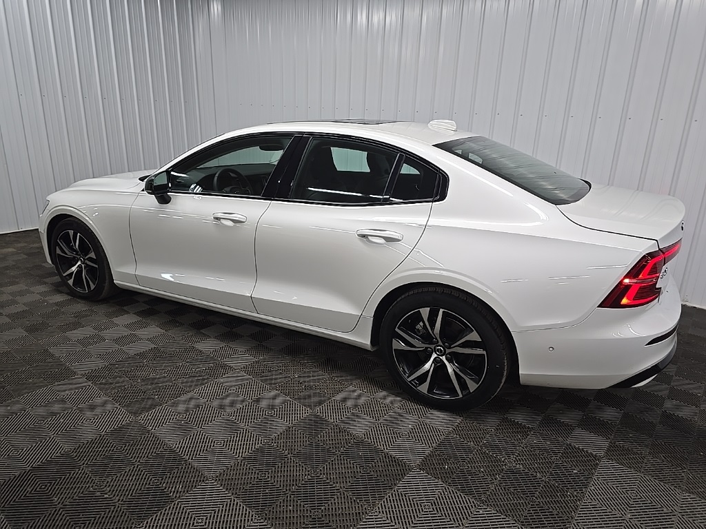 2024 Volvo S60 B5 Plus photo 4