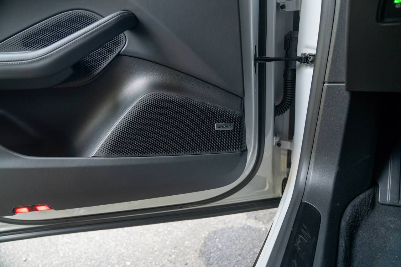 2025 Porsche Macan Turbo Electric photo 28