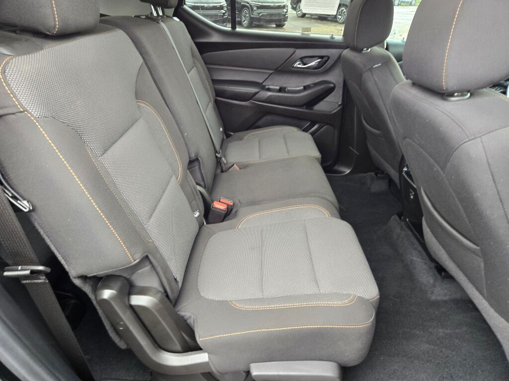 2021 Chevrolet Traverse LS photo 5