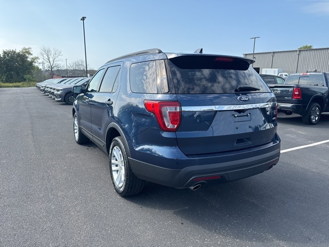 2017 Ford Explorer Base photo 4