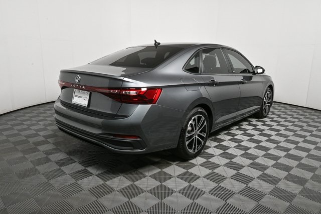 2025 Volkswagen Jetta 1.5T Sport photo 2
