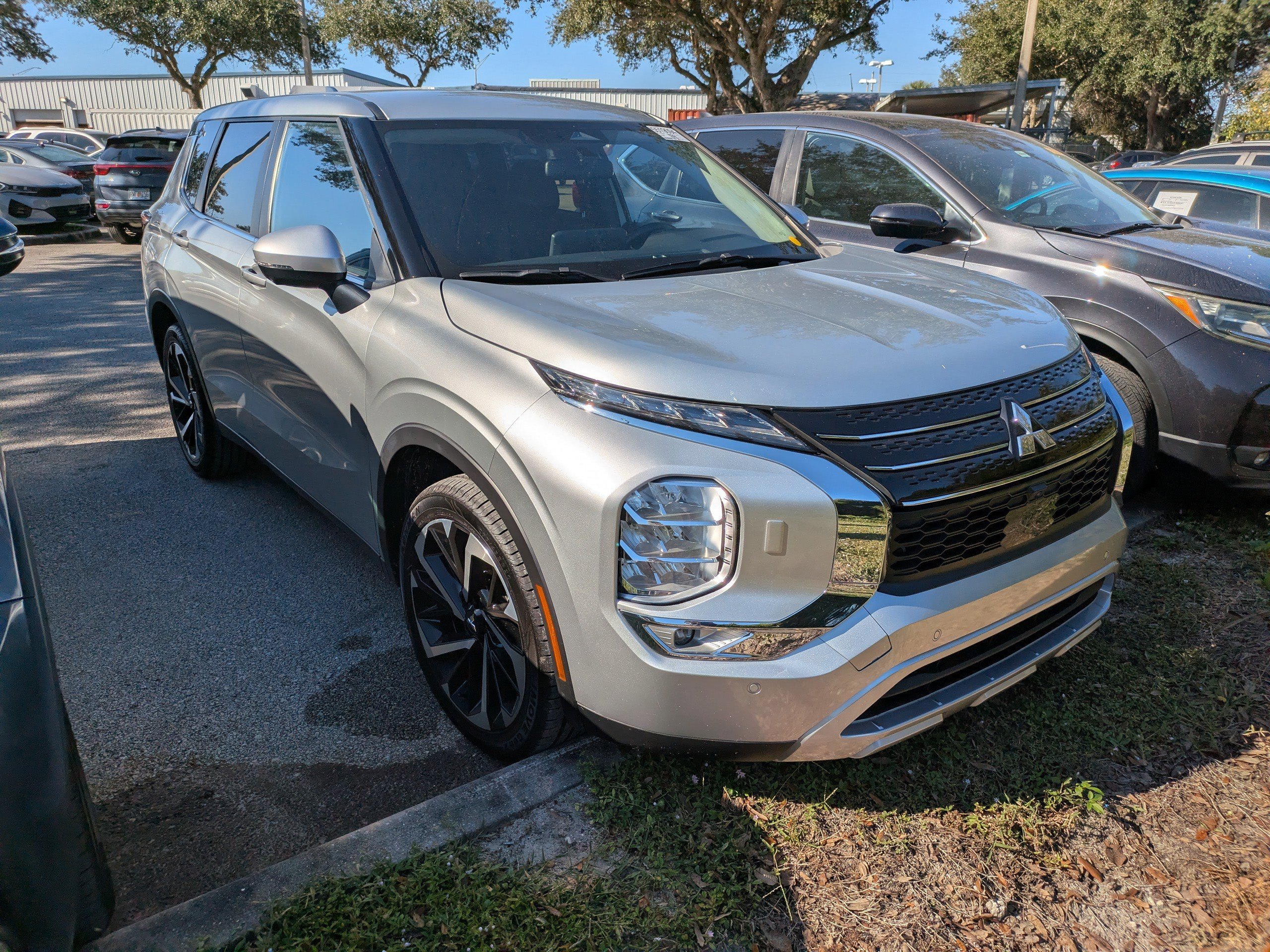 2024 Mitsubishi Outlander SE