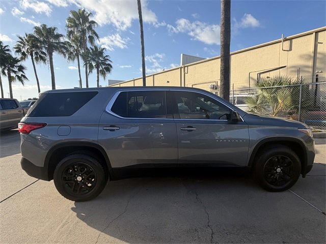2021 Chevrolet Traverse LS photo 2