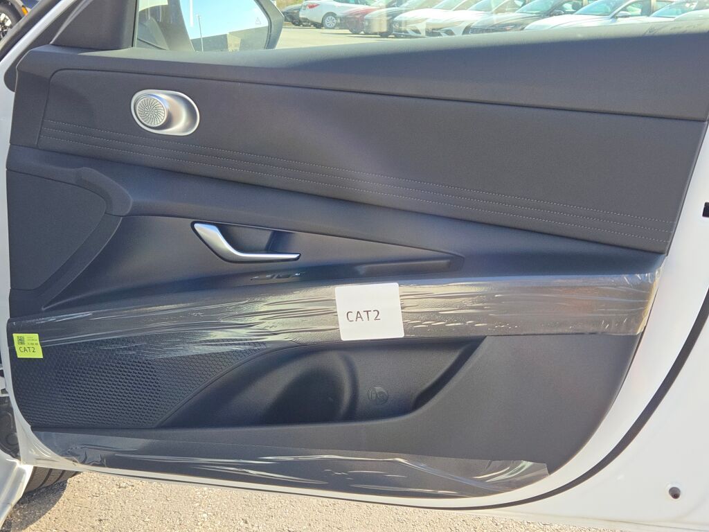 2025 Hyundai Elantra SEL Convenience photo 8