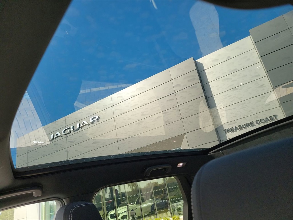 2025 Land Rover Discovery Sport SE photo 11