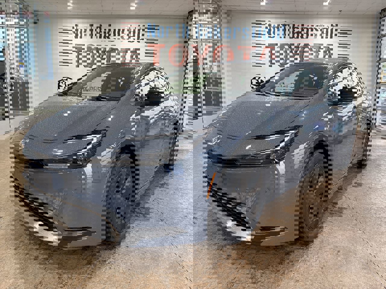 2026 Toyota Prius SE's photo