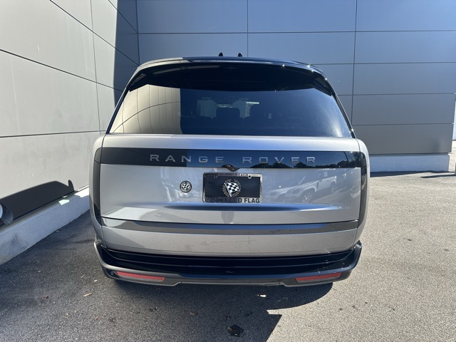 2025 Land Rover Range Rover SE photo 11
