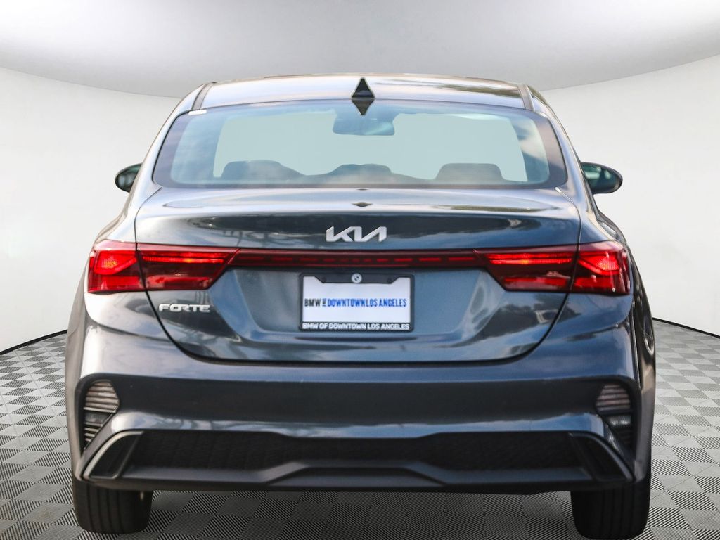 2023 Kia Forte LXS photo 3
