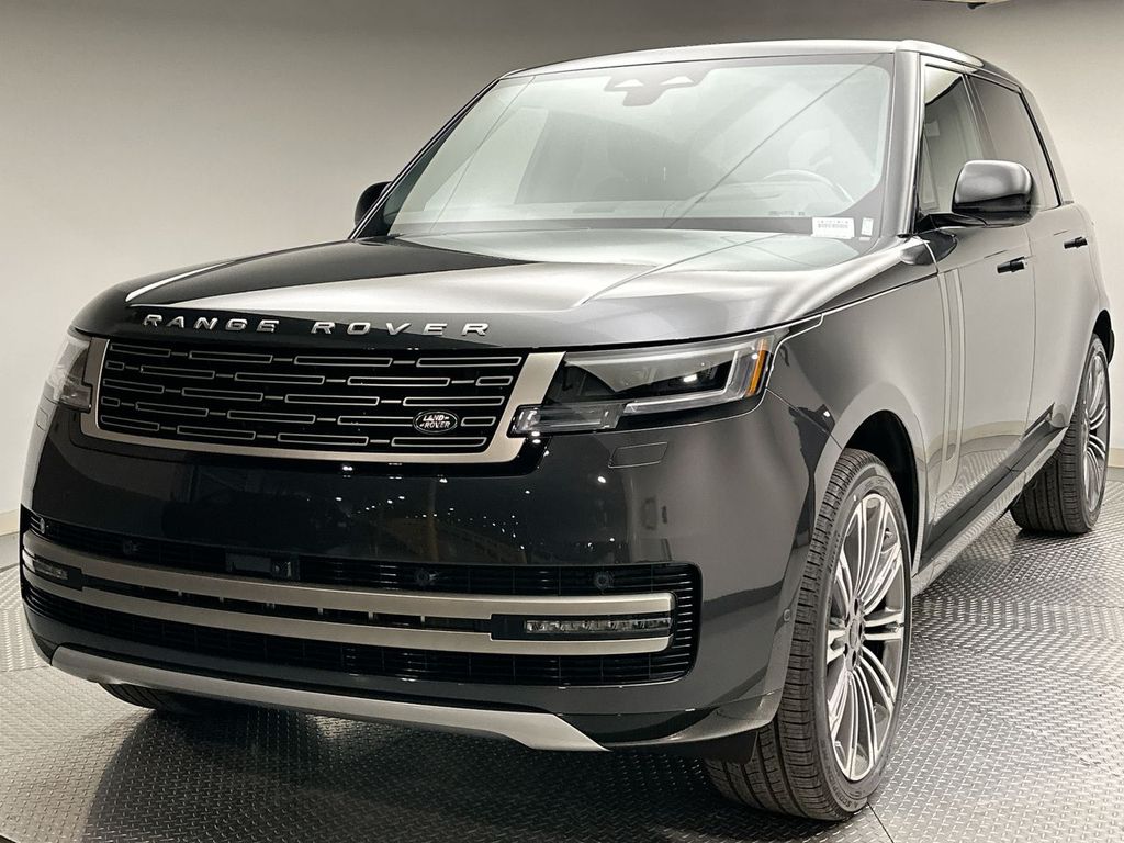 2026 Land Rover Range Rover SE's photo