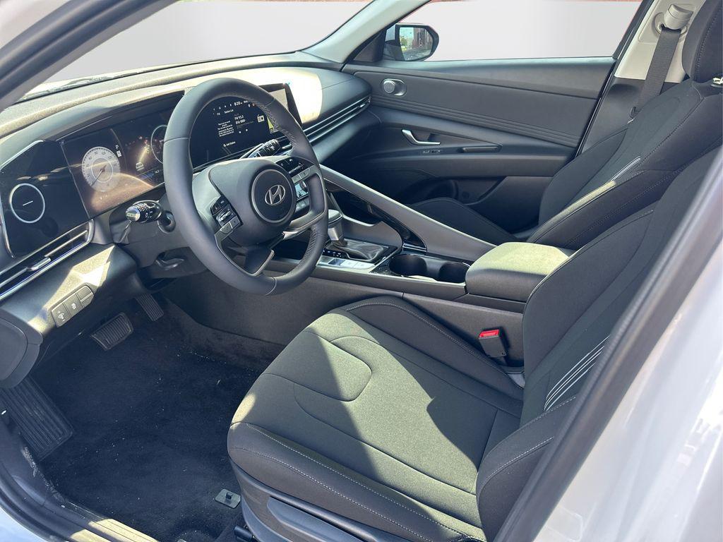 2025 Hyundai Elantra SEL Convenience photo 9
