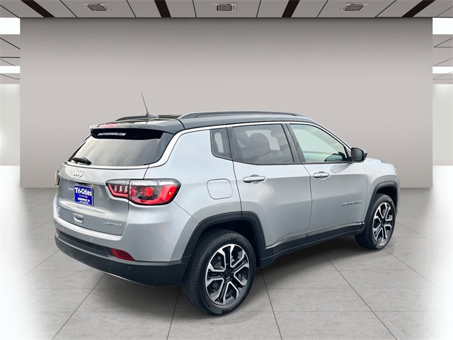2023 Jeep Compass Limited photo 3