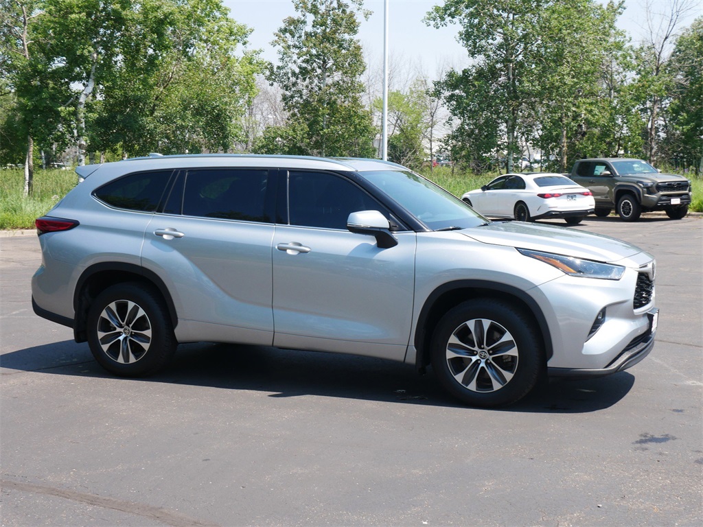Certified 2021 Toyota Highlander XLE with VIN 5TDHZRBH4MS082768 for sale in Minneapolis, Minnesota