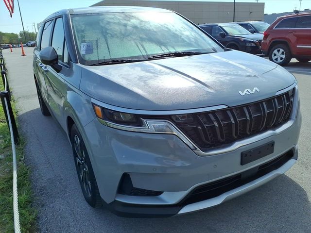 2024 Kia Carnival EX photo 4