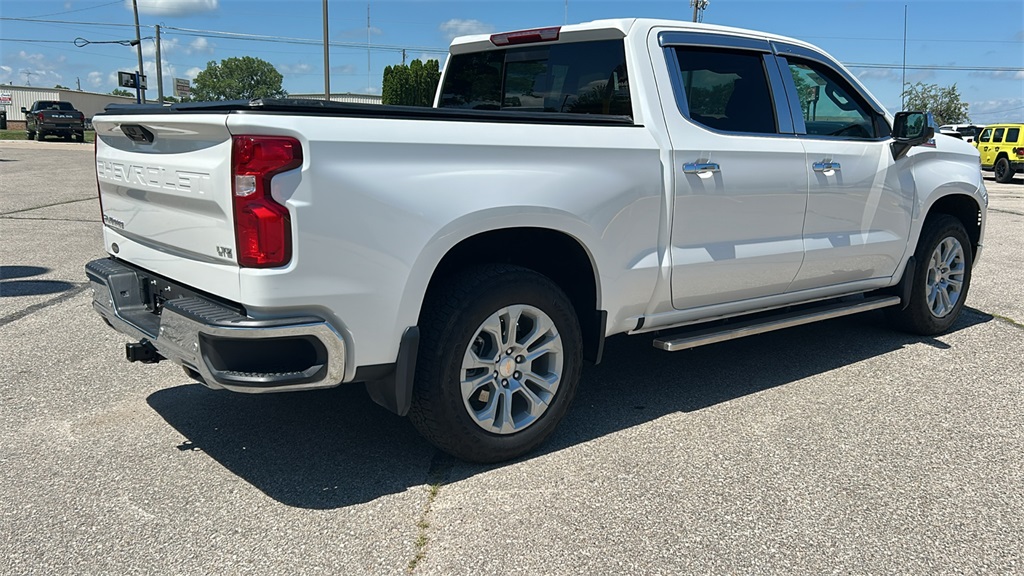 2025 Chevrolet Silverado 1500 LTZ photo 3