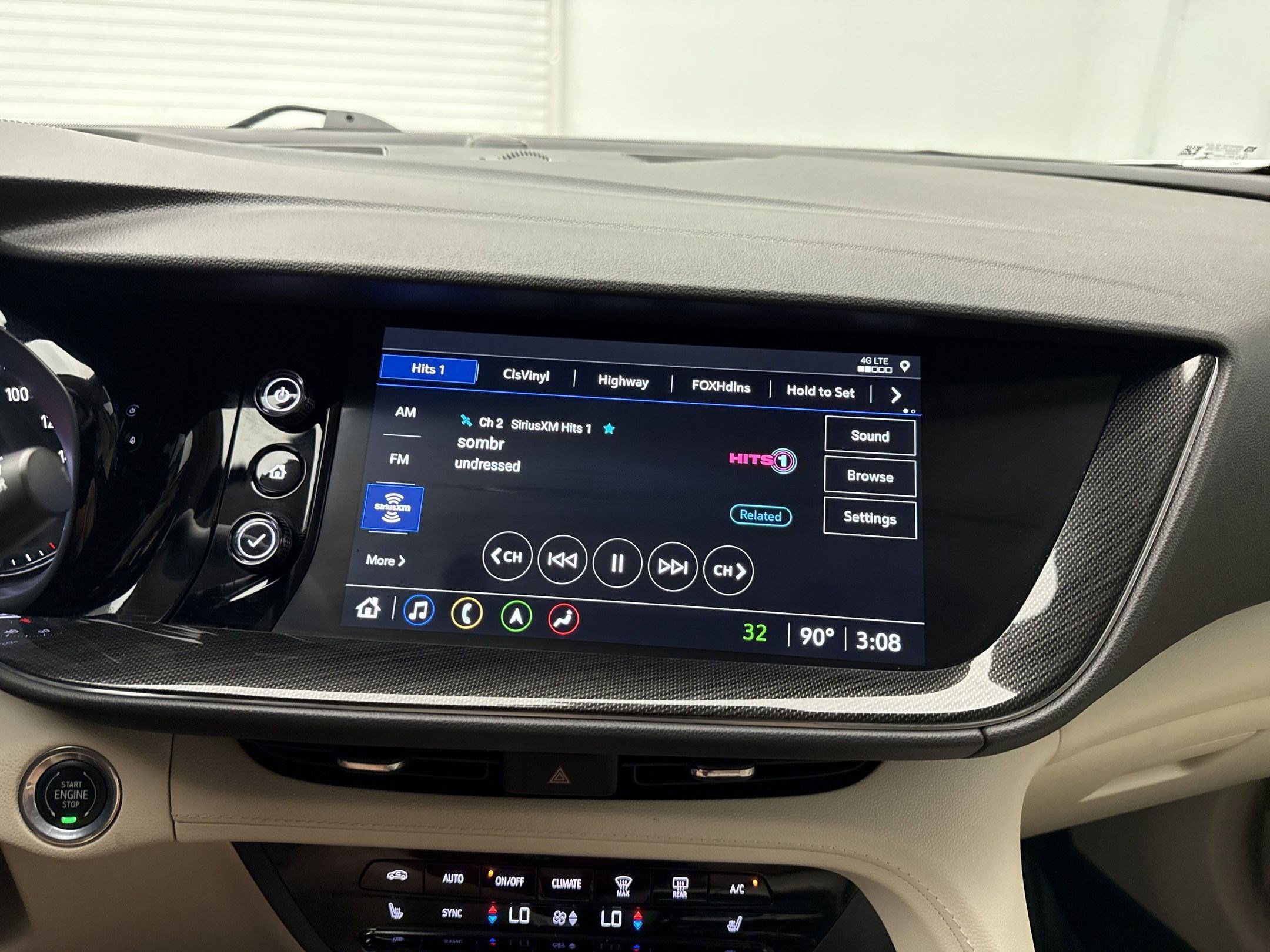 2022 Buick Envision Essence photo 33