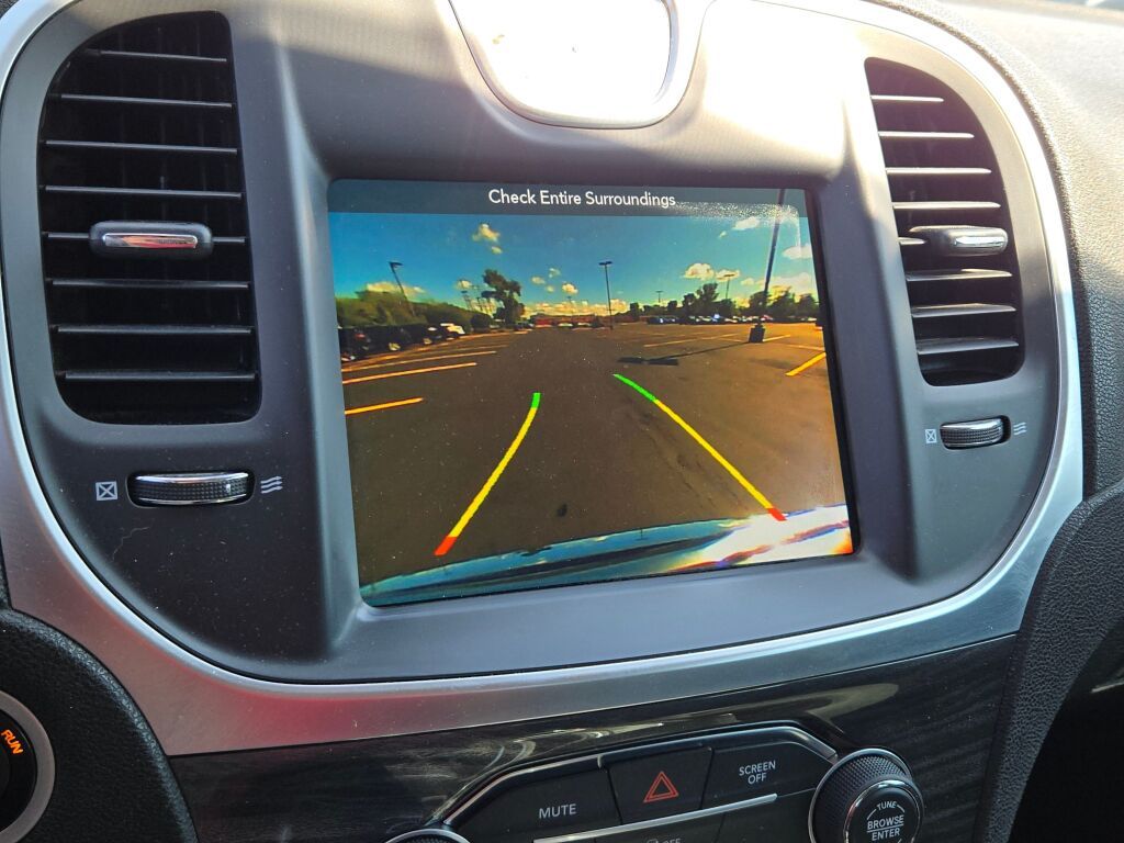 2018 Chrysler 300 Touring photo 22