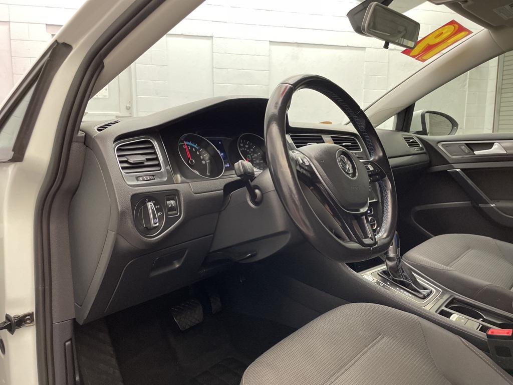 2019 Volkswagen e-Golf SE photo 13