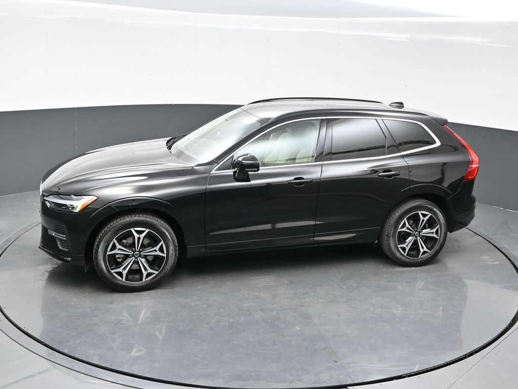 2022 Volvo XC60 B5 Momentum photo 29