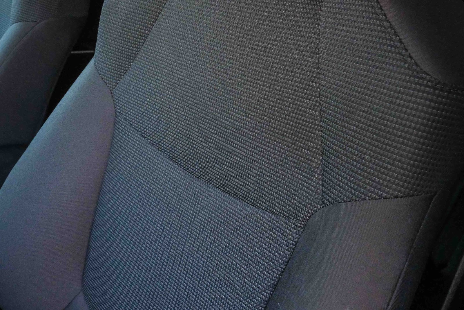 2025 Toyota RAV4 LE photo 22