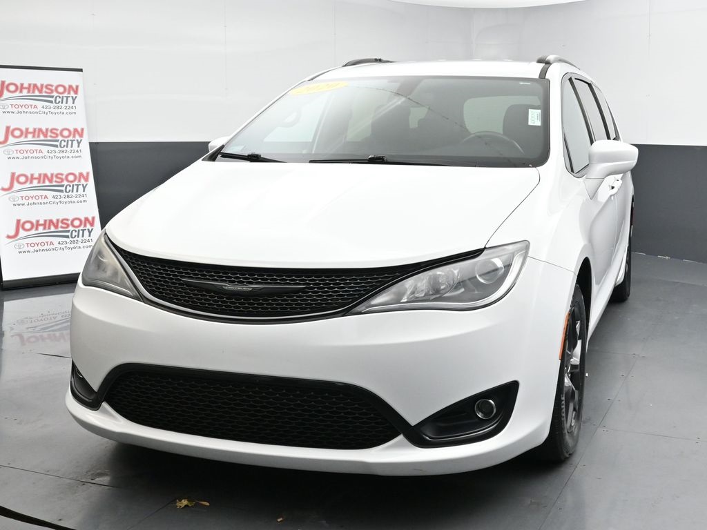 2020 Chrysler Pacifica Touring Plus photo 3