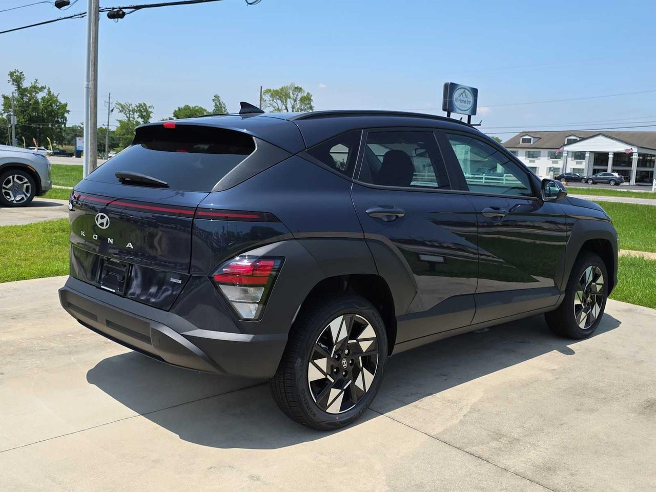 2025 Hyundai Kona SEL photo 4