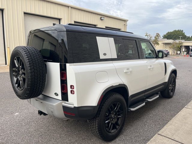 2023 Land Rover Defender 110 SE photo 4