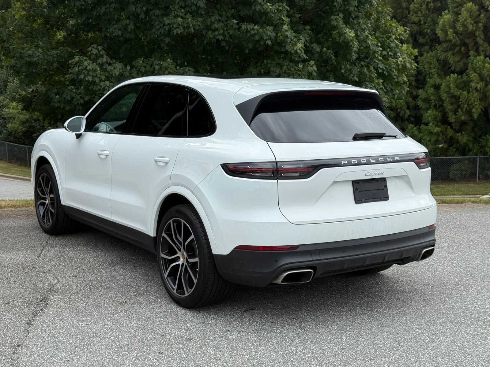 2023 Porsche Cayenne Base photo 3