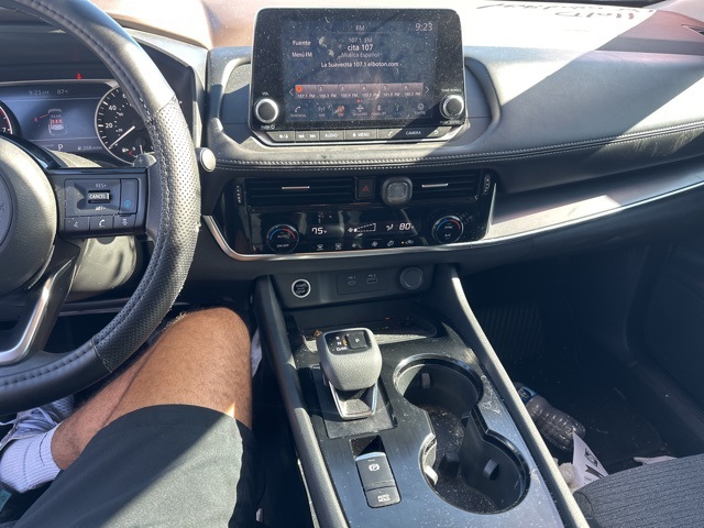2023 Nissan Rogue SV photo 11