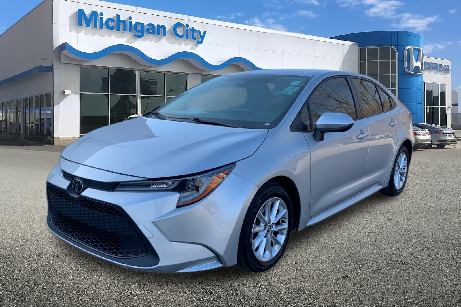 2021 Toyota Corolla LE's photo