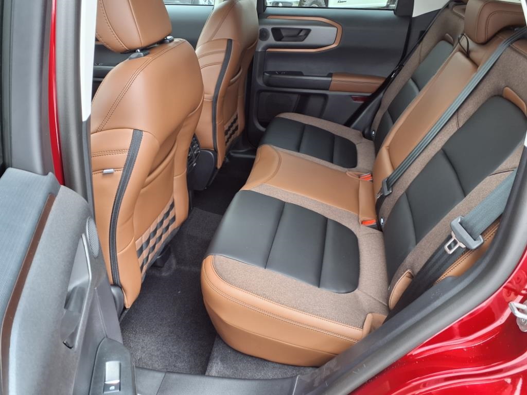 2025 Ford Bronco Sport Outer Banks photo 4