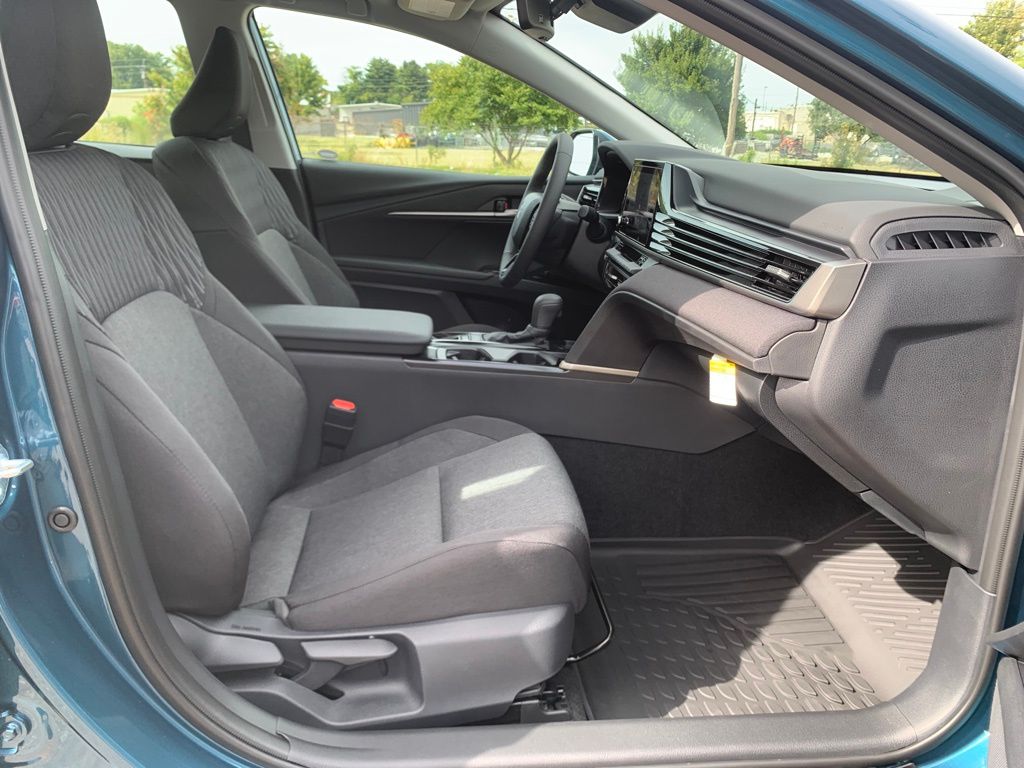 2025 Toyota Camry LE photo 22
