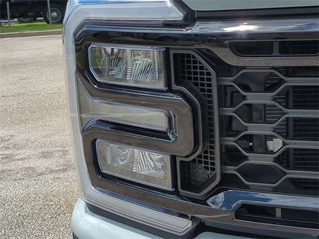 2026 Ford F-350 XLT photo 9