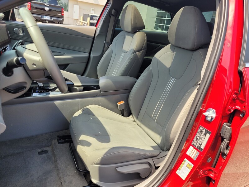 2024 Hyundai Elantra SEL photo 5