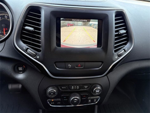 2019 Jeep Cherokee Latitude photo 13
