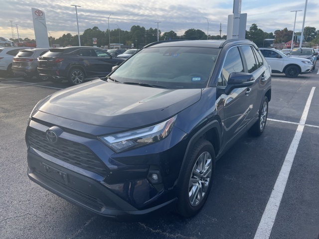 2023 Toyota RAV4 XLE Premium photo 3