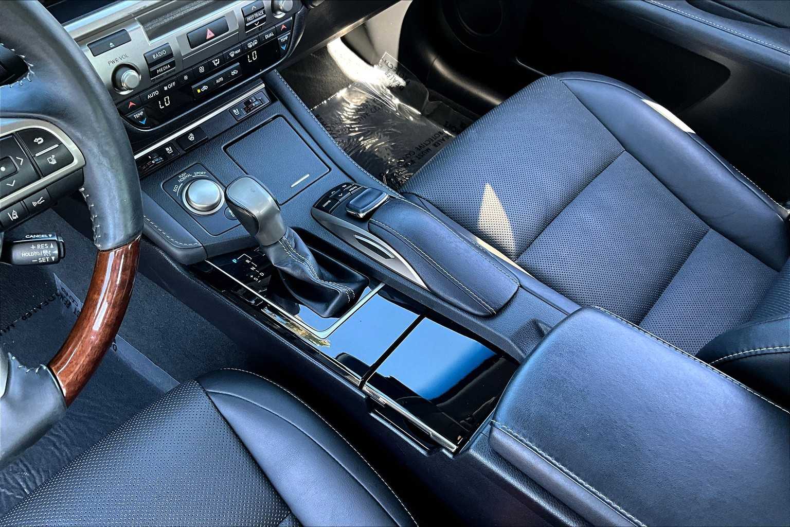 2017 Lexus ES 350 photo 16