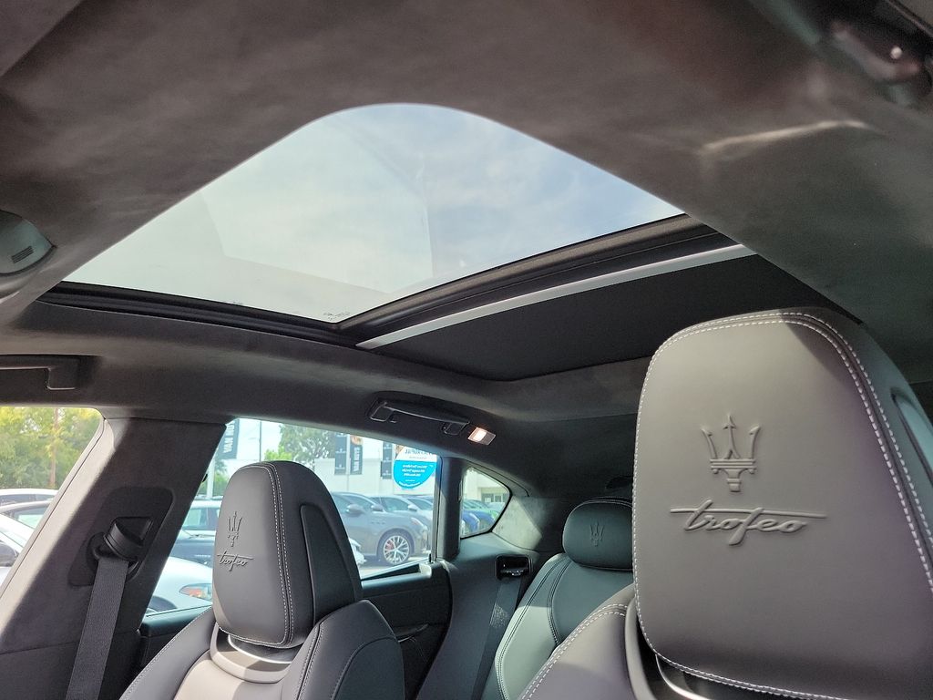 2023 Maserati Levante Trofeo photo 12