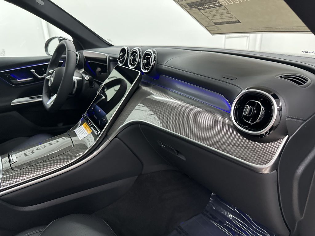 2025 Mercedes Benz GLC 300 photo 16