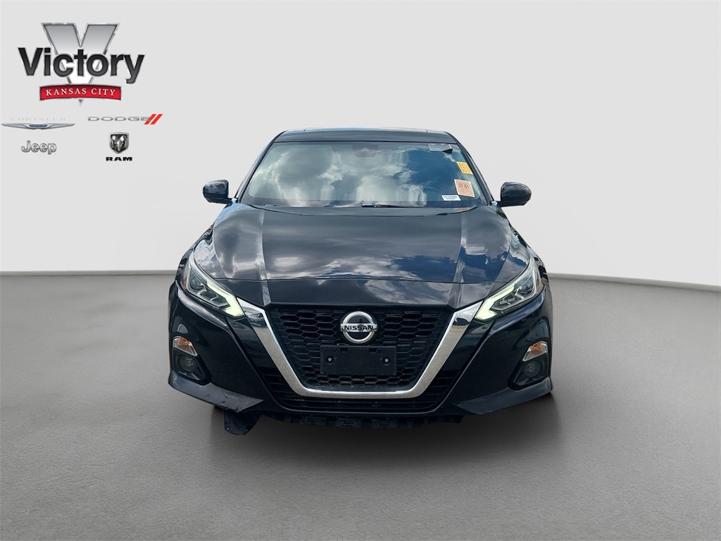 Used 2019 Nissan Altima Platinum with VIN 1N4BL4FVXKC103900 for sale in Kansas City, KS