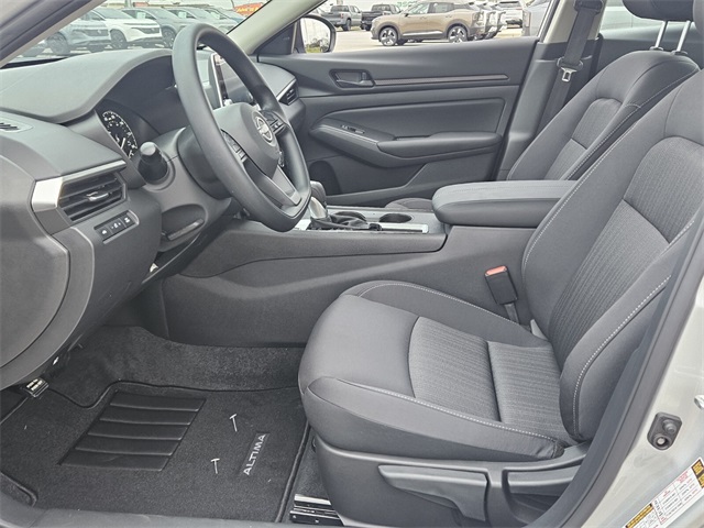 2025 Nissan Altima 2.5 S photo 4
