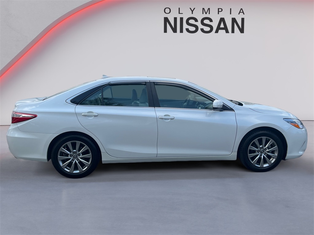 2017 Toyota Camry XLE photo 6
