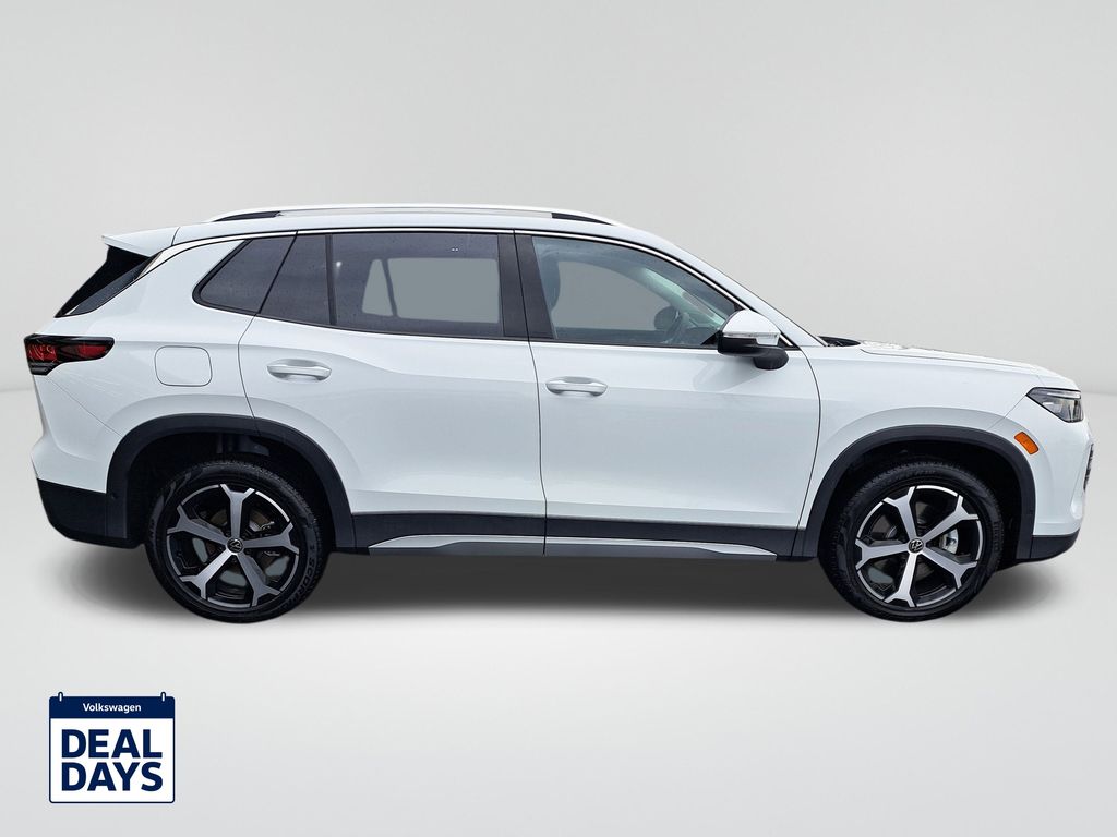 2025 Volkswagen Tiguan SE photo 4