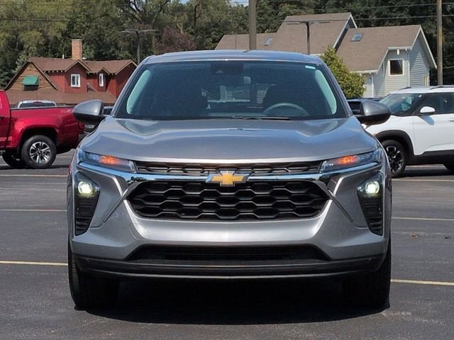 2024 Chevrolet Trax LS photo 3