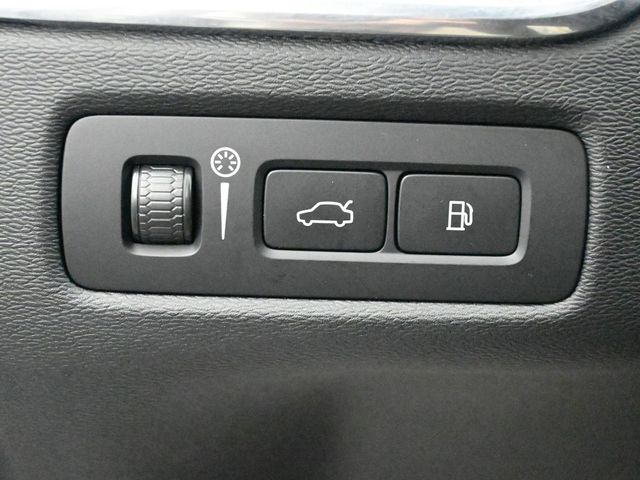2022 VOLVO XC60 - Image 11