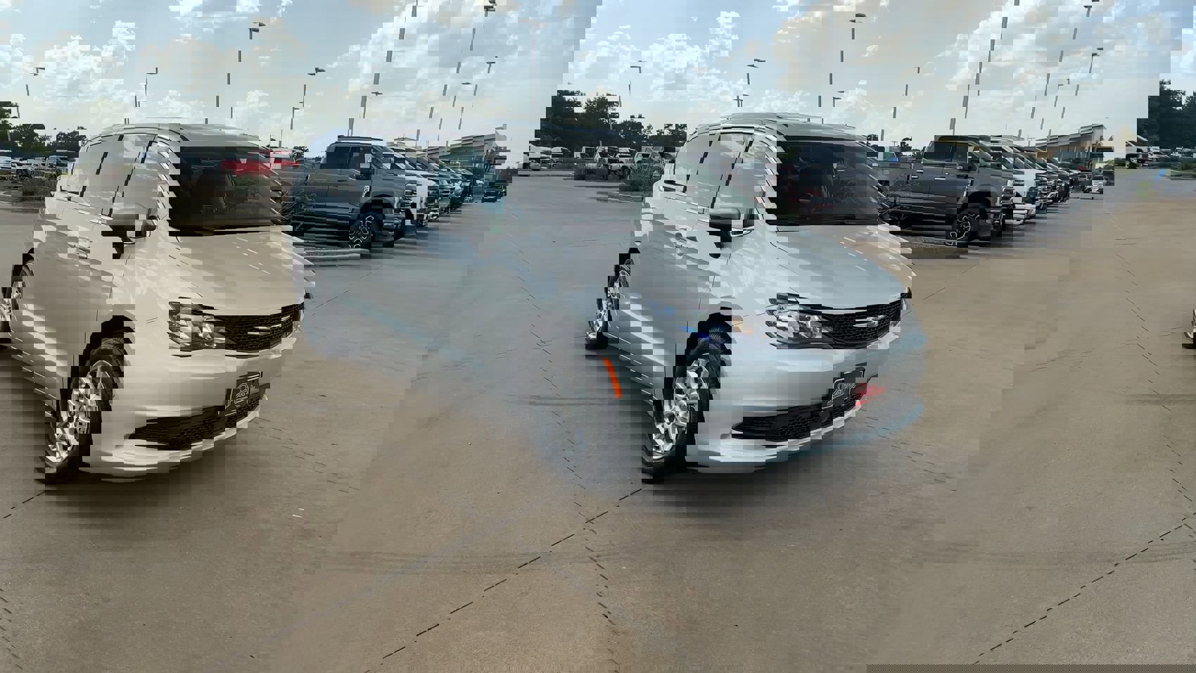 2023 Chrysler Voyager LX photo 2